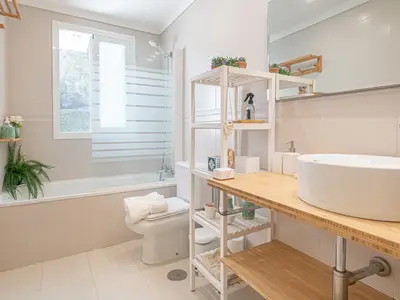 Badezimmer mit Badewanne