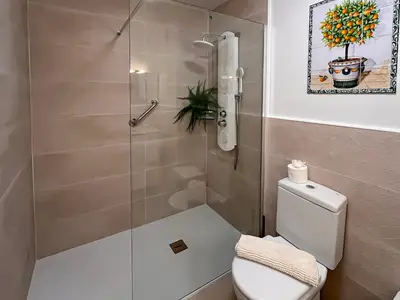 Badezimmer mit Dusche