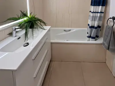 Badezimmer mit Badewanne