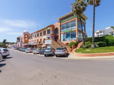 Einkaufszentrum el Zoco direkt davor