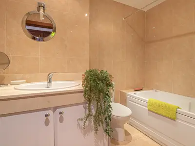 Badezimmer mit Badewanne