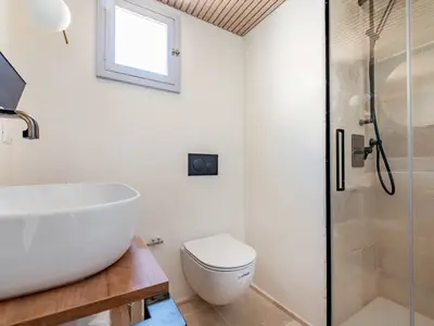 Badezimmer mit Dusche