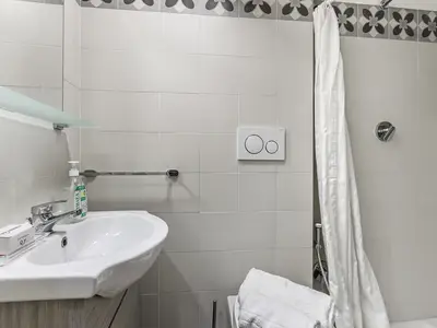 Badezimmer mit Dusche