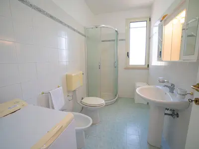 Badezimmer mit Dusche