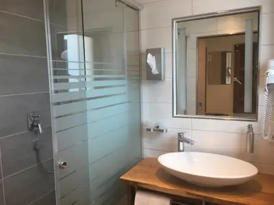 INSIDE, BATHROOM