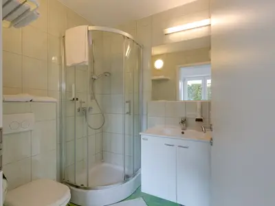 Badezimmer mit Dusche