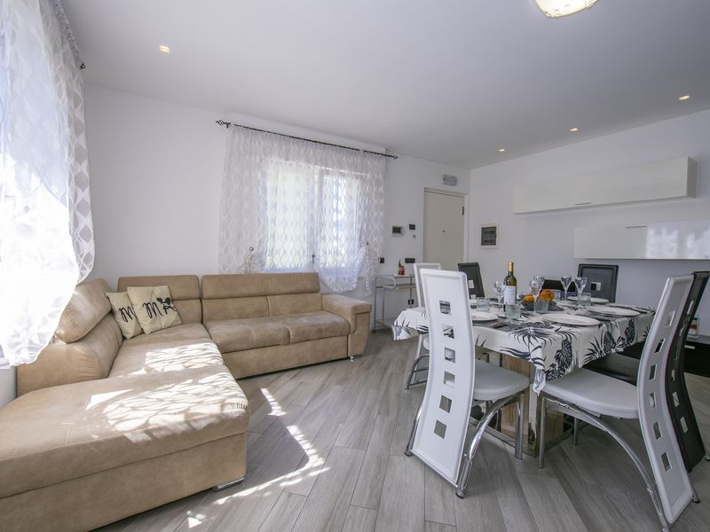 23706599-Appartement-6-Nago-Torbole-800x600-1