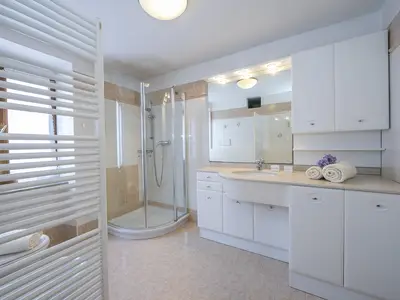 Ein weiteres Bild des Badezimmers