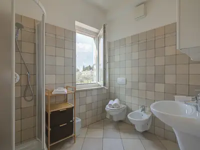 Badezimmer mit Dusche