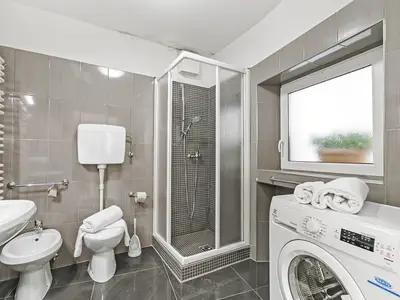 Badezimmer mit Dusche