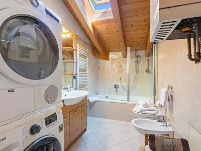 Badezimmer mit Badewanne