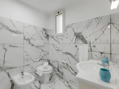 Badezimmer mit Dusche