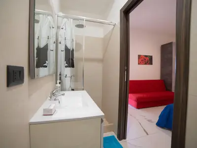 Badezimmer mit Dusche