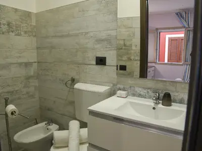 Badezimmer mit Dusche