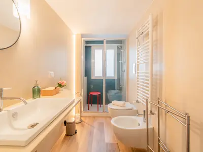 Badezimmer mit Dusche