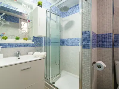 Badezimmer mit Dusche