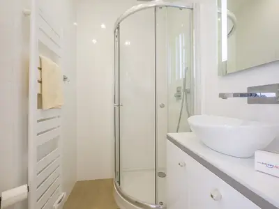 Badezimmer mit Dusche