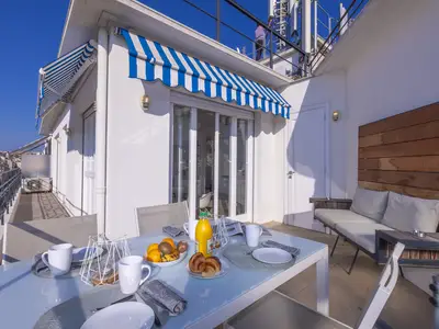Dachterrasse mit herrlichem Blick über Nizza
