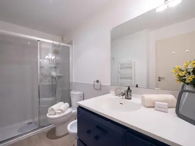 Badezimmer mit Dusche