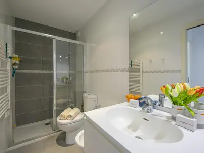 Badezimmer mit Dusche