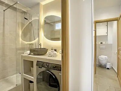 Badezimmer mit Dusche