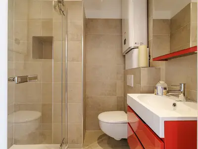 Badezimmer mit Dusche