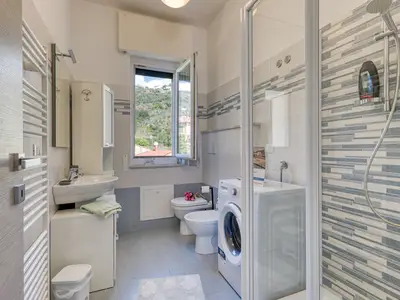 Badezimmer mit Dusche