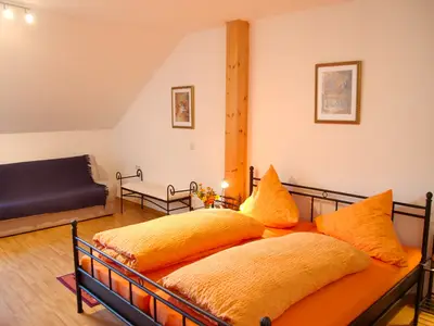 Großes Schlafzimmer FEWO Spätburgunder