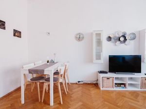 23466621-Appartement-5-Oberhausen-300x225-2