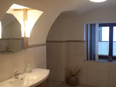 Badezimmer mit Waschbecken