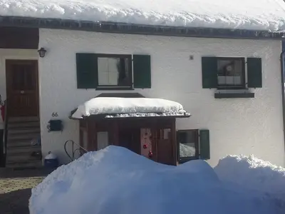 Außenansicht Haus 66 im Winter