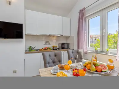 Küche und Essbereich