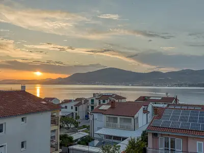 Entspannen Sie sich in Okrug Gornji und genießen Sie den Sonnenuntergang