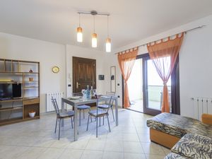 24047569-Appartement-2-Olbia-300x225-4