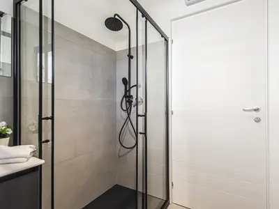Badezimmer mit Dusche