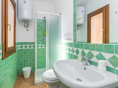 Badezimmer mit Dusche