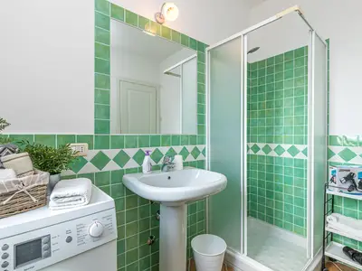 Badezimmer mit Dusche