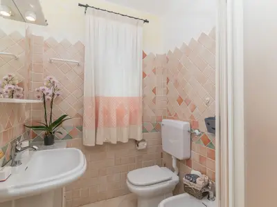 Badezimmer mit Dusche