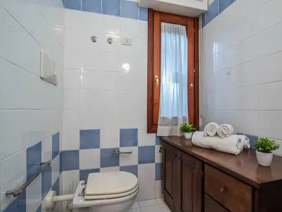 Badezimmer mit Dusche