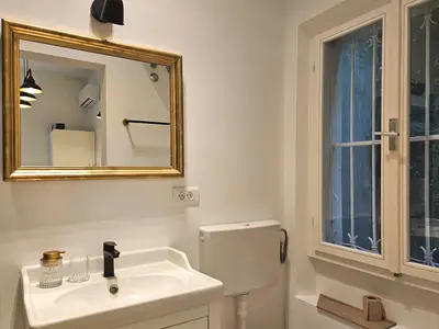 Badezimmer mit Dusche