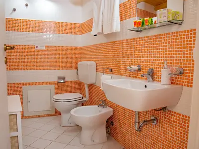 Badezimmer mit Dusche