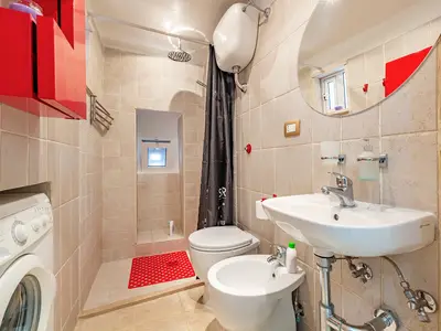 Badezimmer mit Dusche