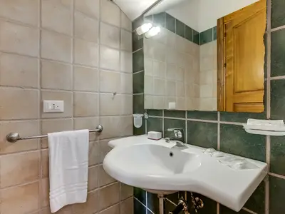 Badezimmer mit Dusche