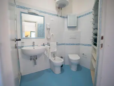 Badezimmer mit Dusche