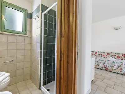 Badezimmer mit Dusche