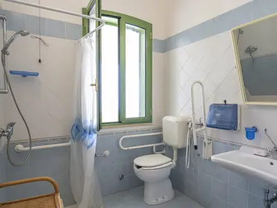 Badezimmer mit Dusche