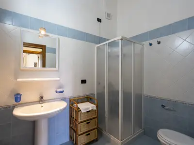 Badezimmer mit Dusche