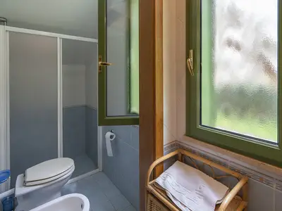 Badezimmer mit Dusche