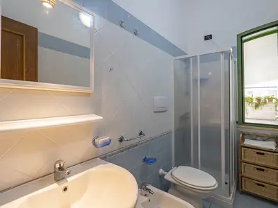 Badezimmer mit Dusche