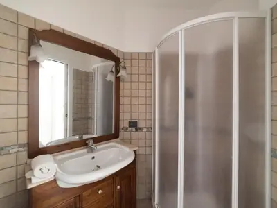 Badezimmer mit Dusche